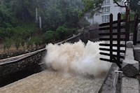 暴雨傾城，水控人冒雨排澇保暢通，守土盡責(zé)保供水安全！